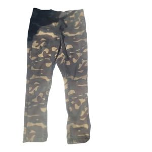 V.I.P (Size 3/26 Juniors) Camouflage pants